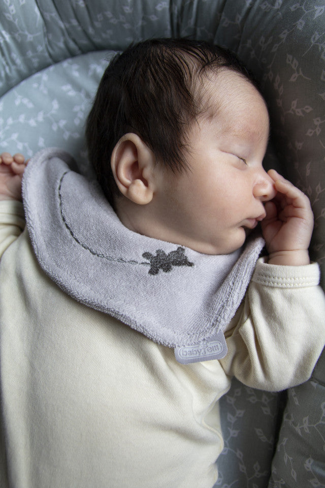 Baveta eleganta brodata BabyJem